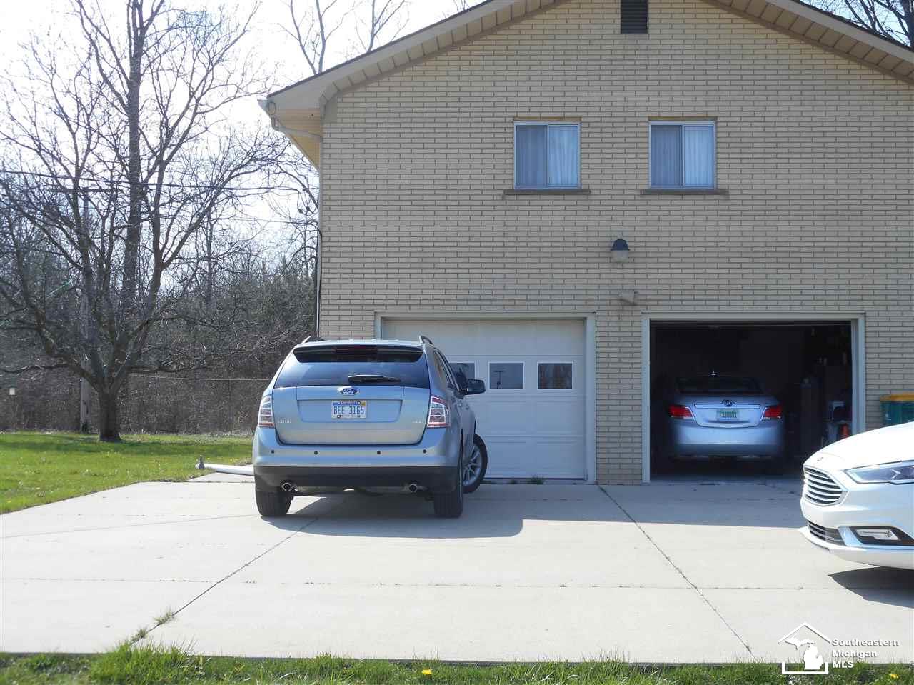 26855 Pennsylvania Road Romulus, MI 48174 - Photo 3 of 35