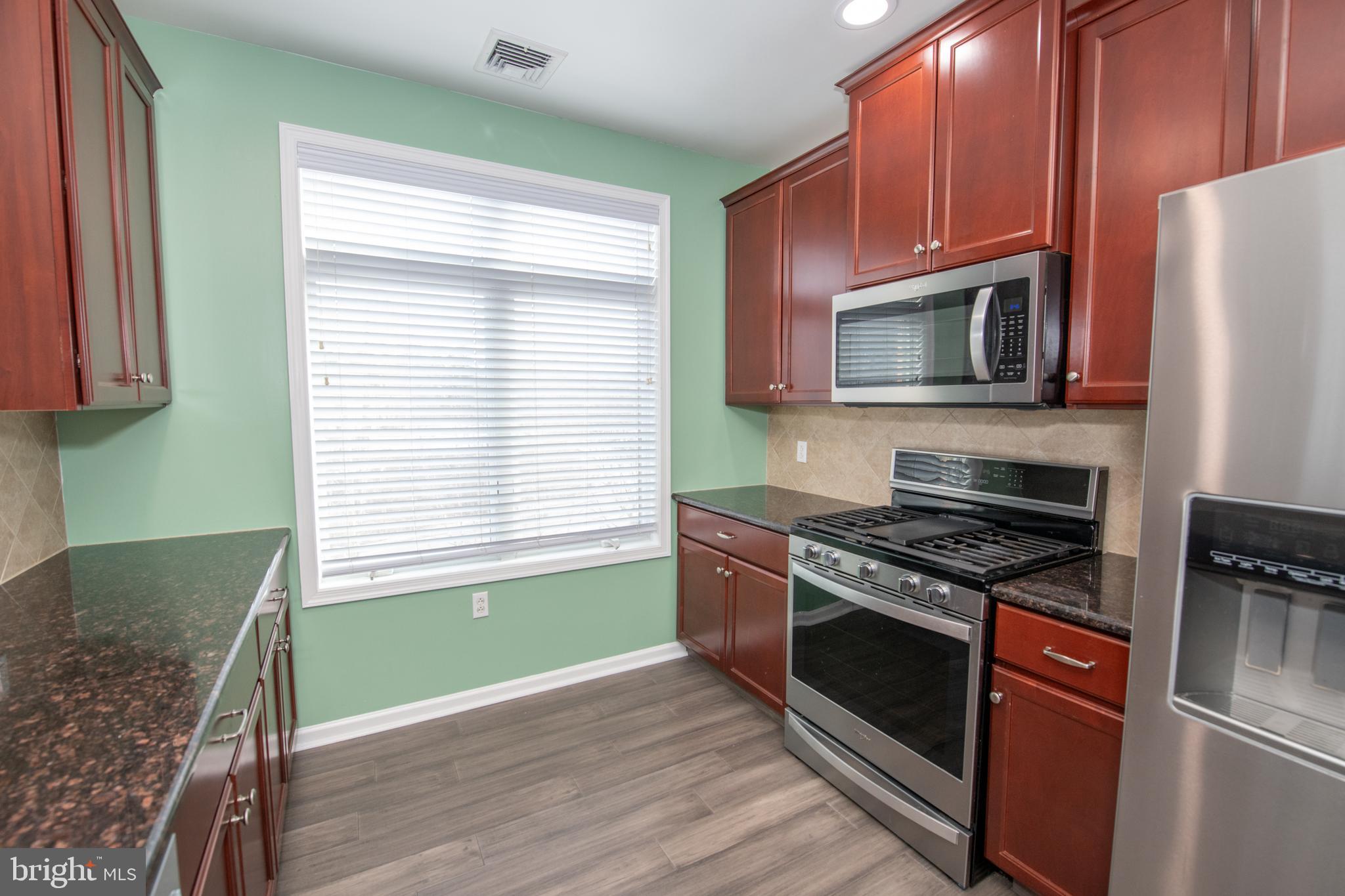 460 Carson Terrace Huntingdon Valley, PA 19006 - Photo 11 of 36 Kitchen