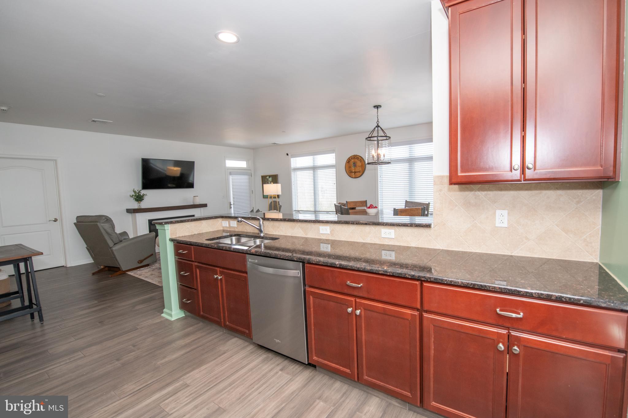 460 Carson Terrace Huntingdon Valley, PA 19006 - Photo 12 of 36 Kitchen