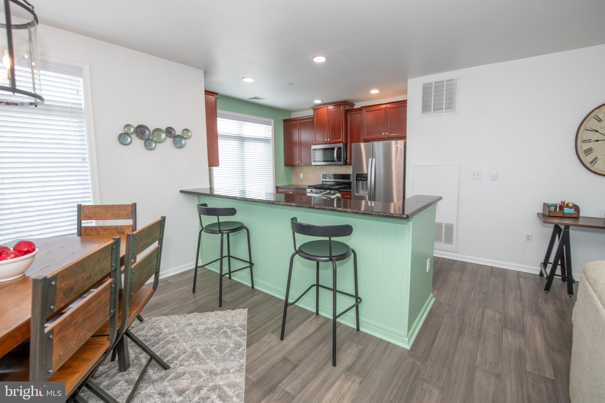 460 Carson Terrace Huntingdon Valley, PA 19006 - Photo 13 of 36 Kitchen Breakfast Bar