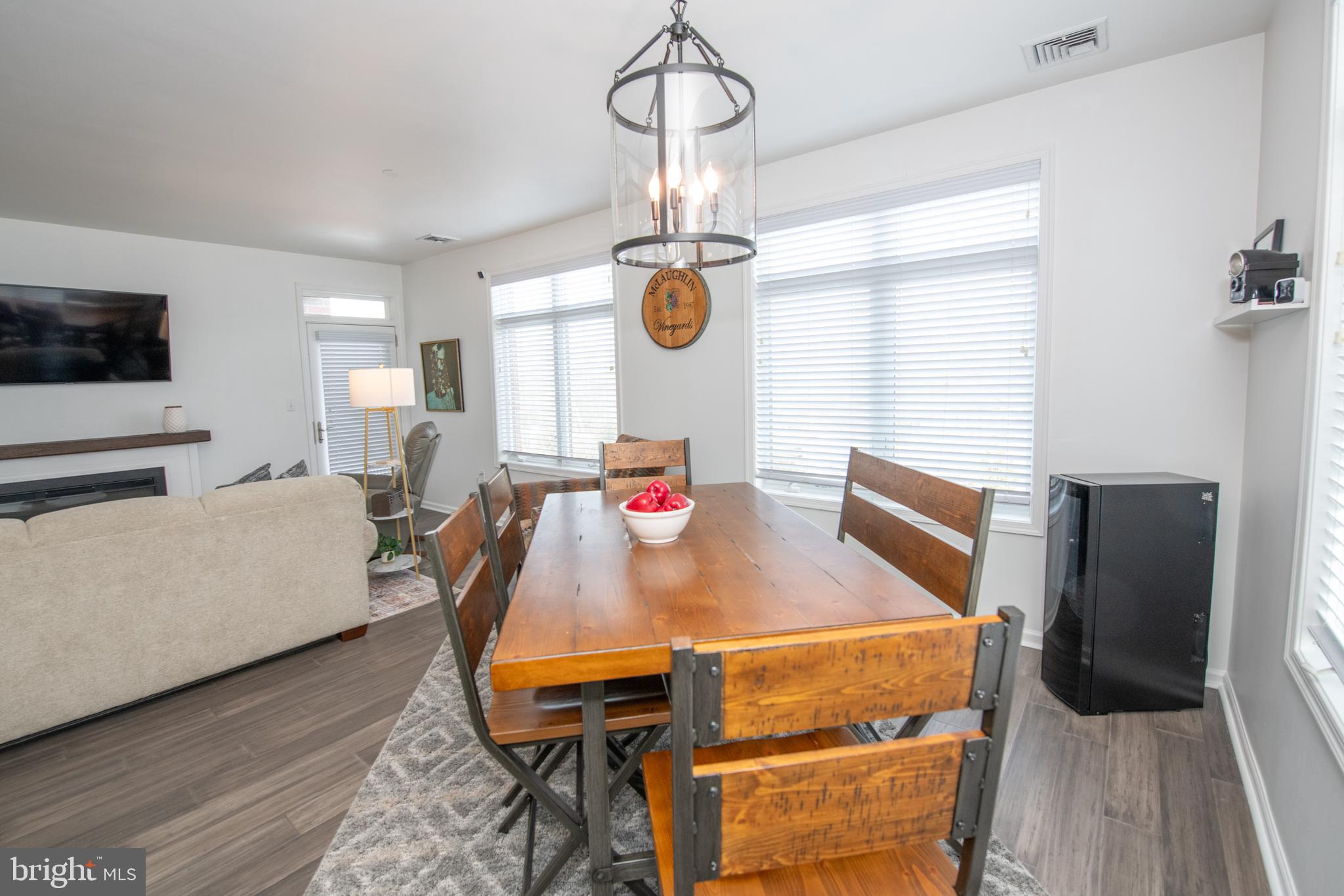 460 Carson Terrace Huntingdon Valley, PA 19006 - Photo 15 of 36 Dining Area