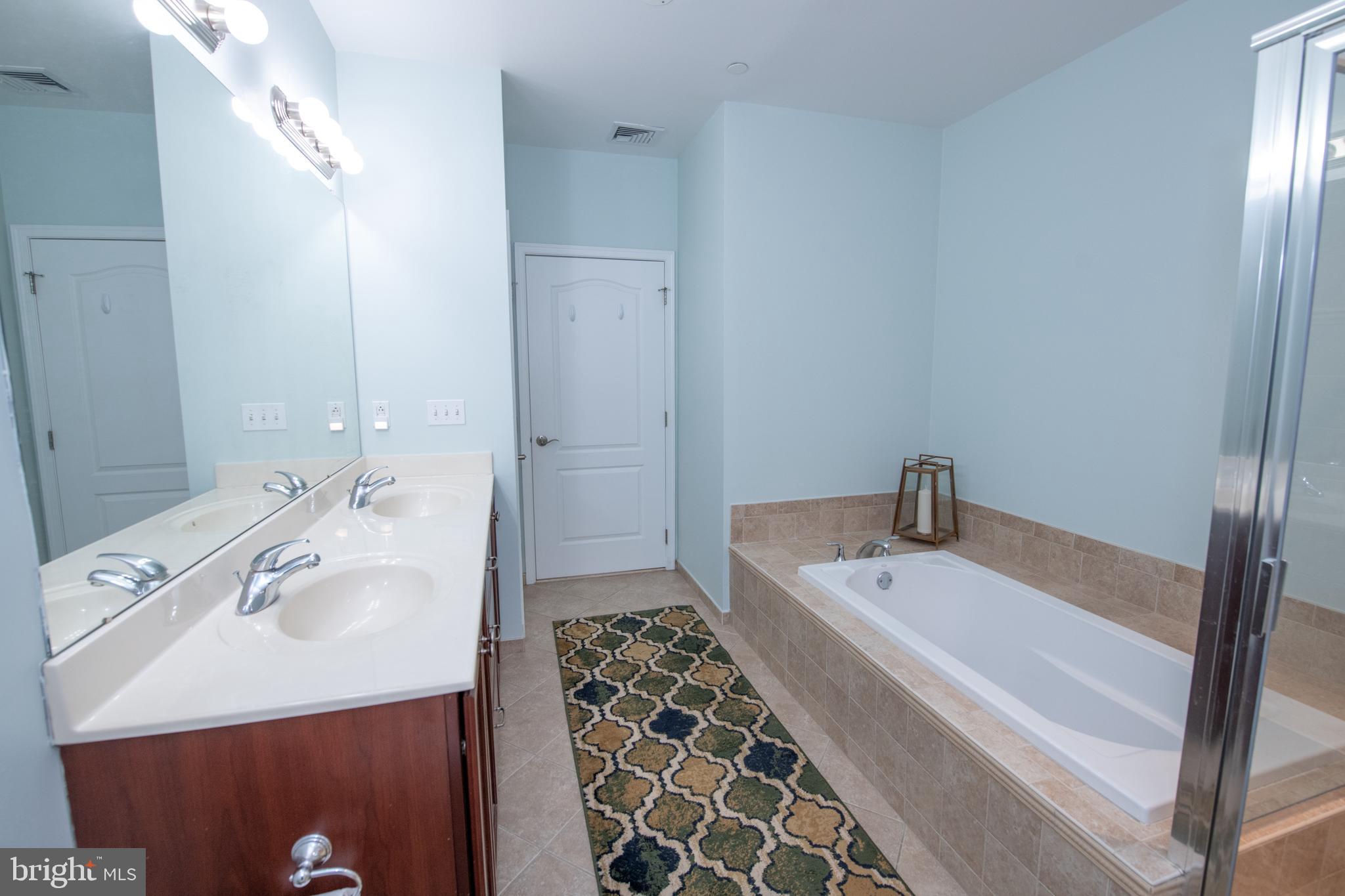 460 Carson Terrace Huntingdon Valley, PA 19006 - Photo 21 of 36 Primary Bedroom