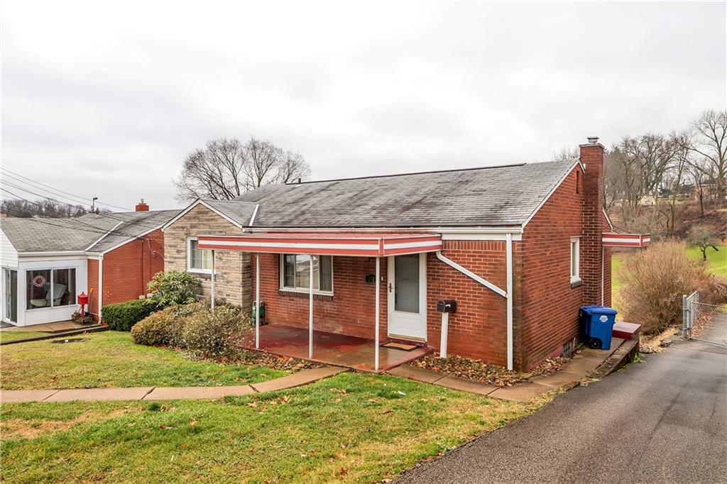3512 Willett Road Pittsburgh, PA 15227 - Photo 4 of 23 a backyard of a house with table and chairs