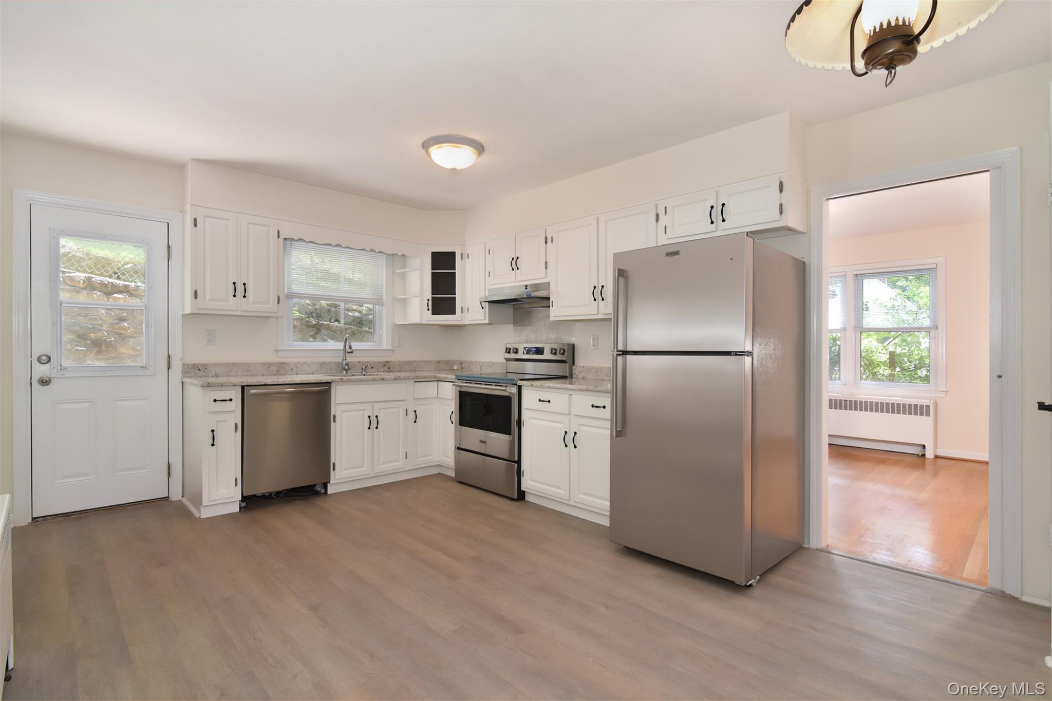 74 Briary Road Dobbs Ferry, NY 10522 - Photo 8 of 19 Large EIK with Granite tops.
