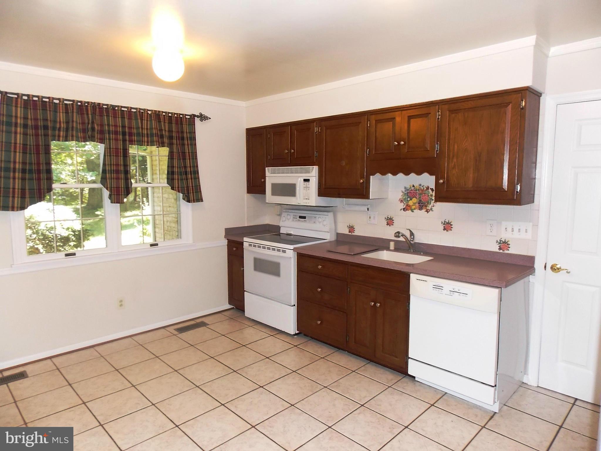 1098 High Country Road Baltimore, MD 21286 - Photo 13 of 30 Kitchen