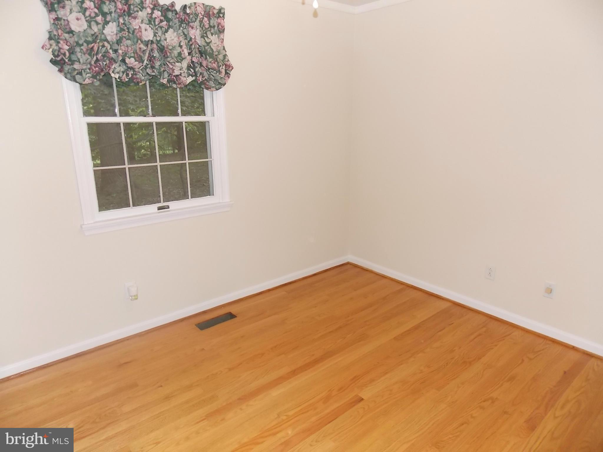 1098 High Country Road Baltimore, MD 21286 - Photo 21 of 30 Bedroom 3