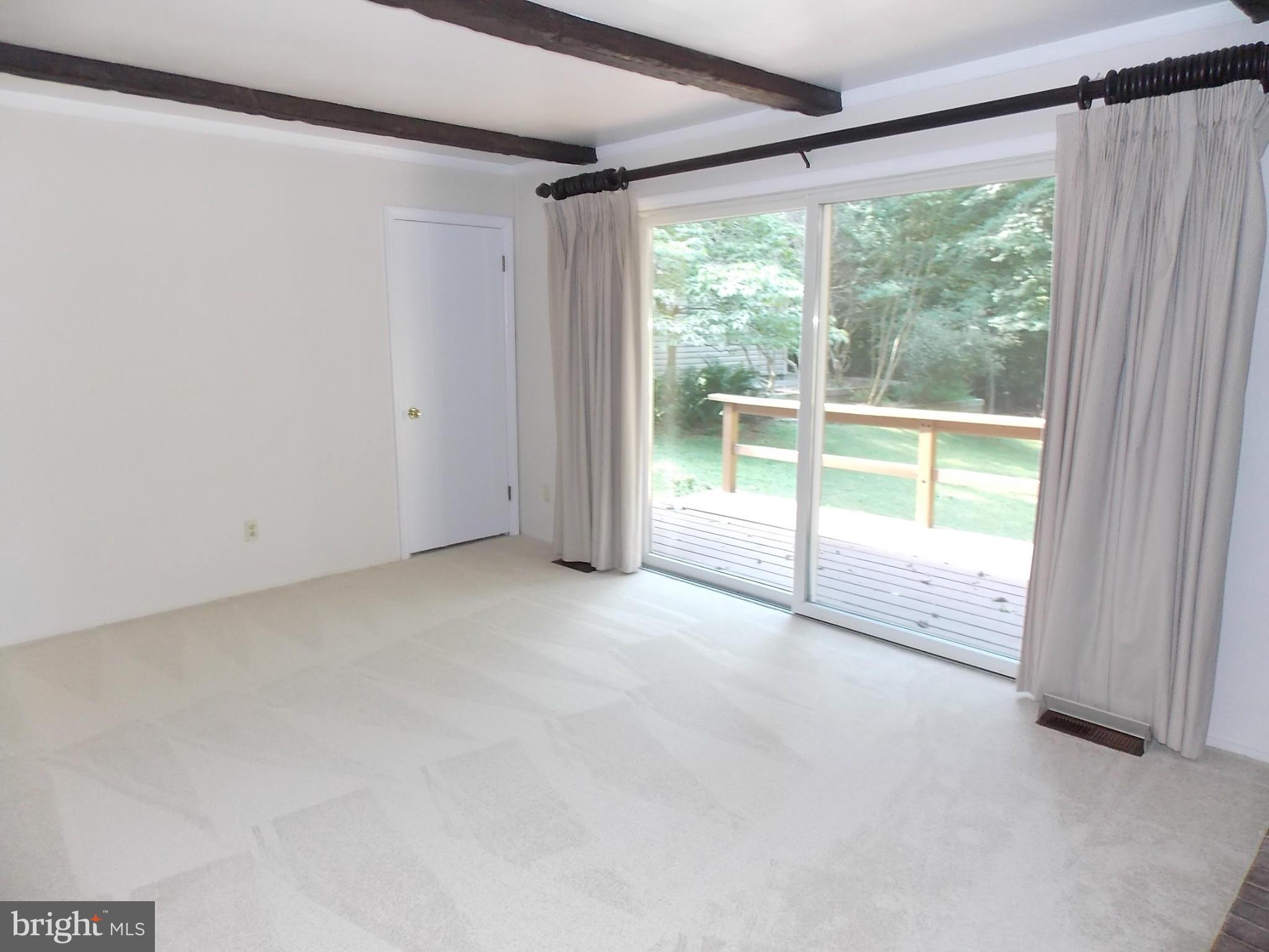 1098 High Country Road Baltimore, MD 21286 - Photo 9 of 30 Family Room
