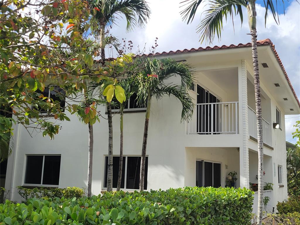 600 South Luna Court, Unit 29 Hollywood, FL 33021 - Photo 1 of 13 front view of a house with a palm tree