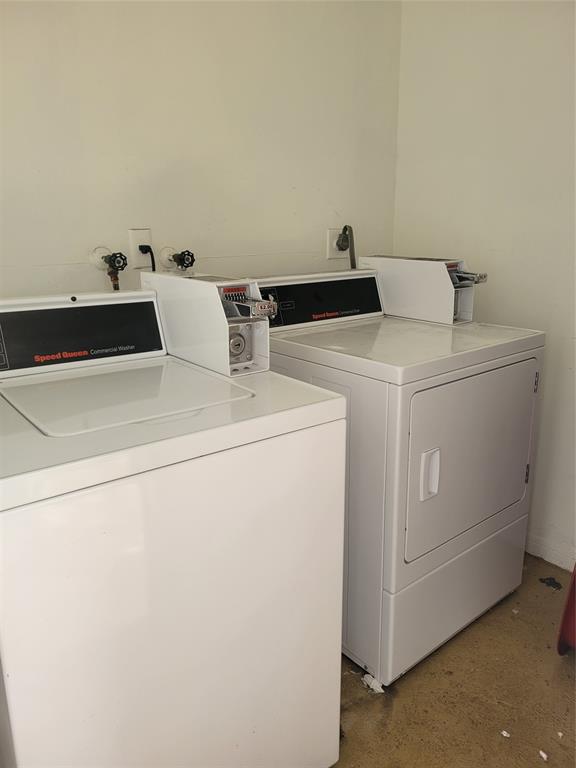 600 South Luna Court, Unit 29 Hollywood, FL 33021 - Photo 12 of 13 a utility room with dryer and washer