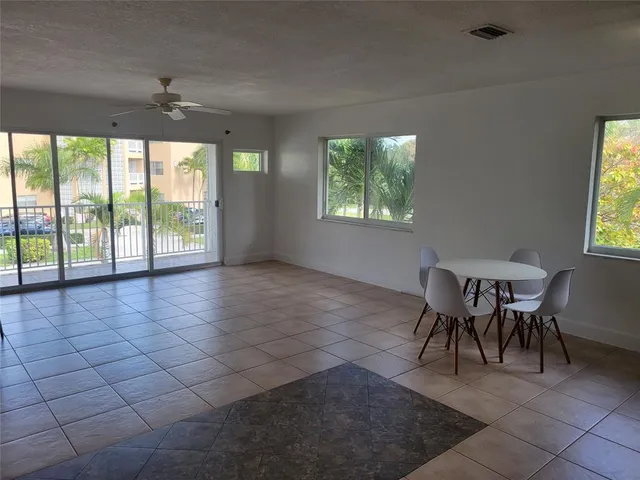 $2,175 | 600 South Luna Court, Unit 29, Hollywood, FL 33021
