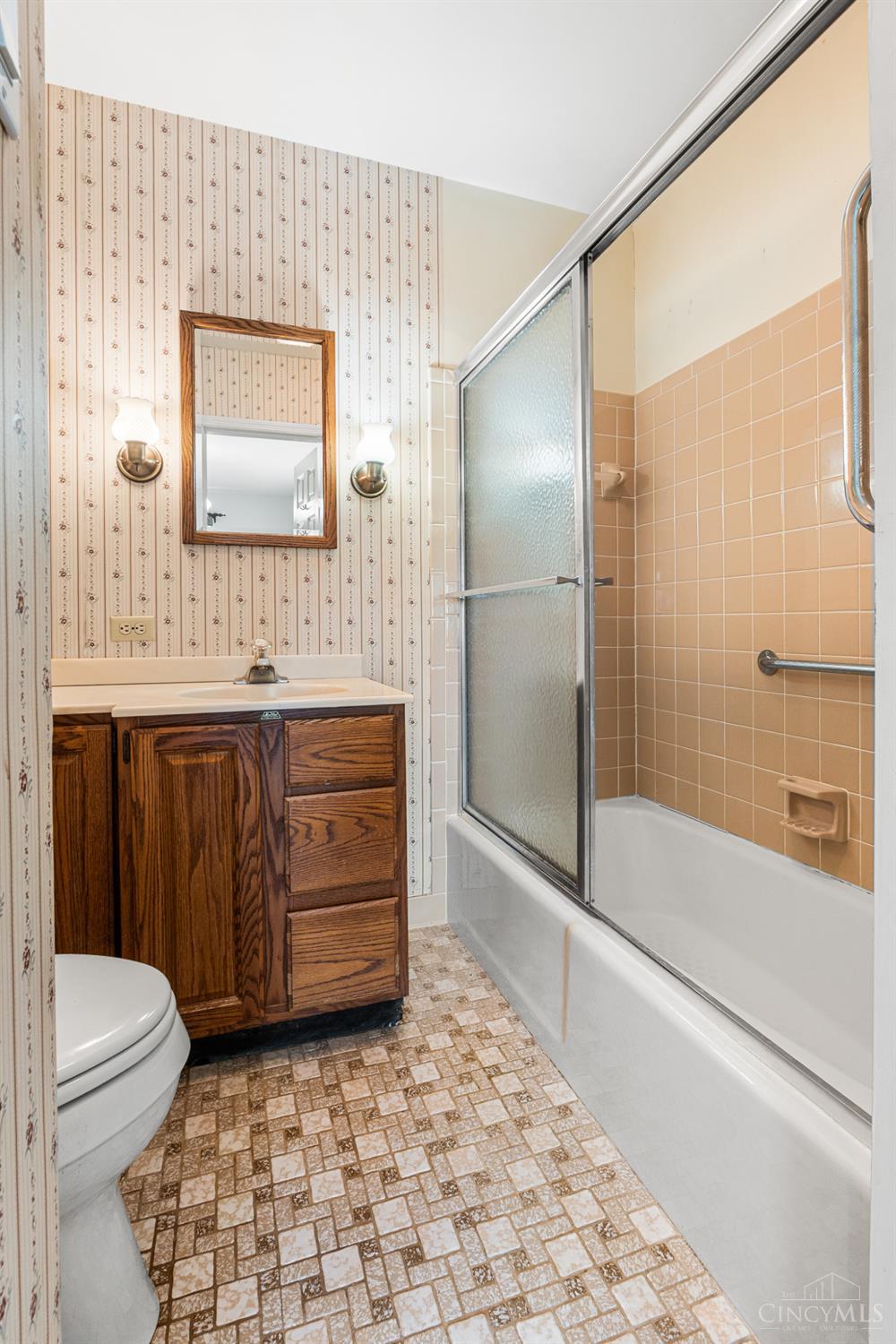 5856 Blue Rock Road Cincinnati, OH 45247 - Photo 17 of 51 Bathroom Main level