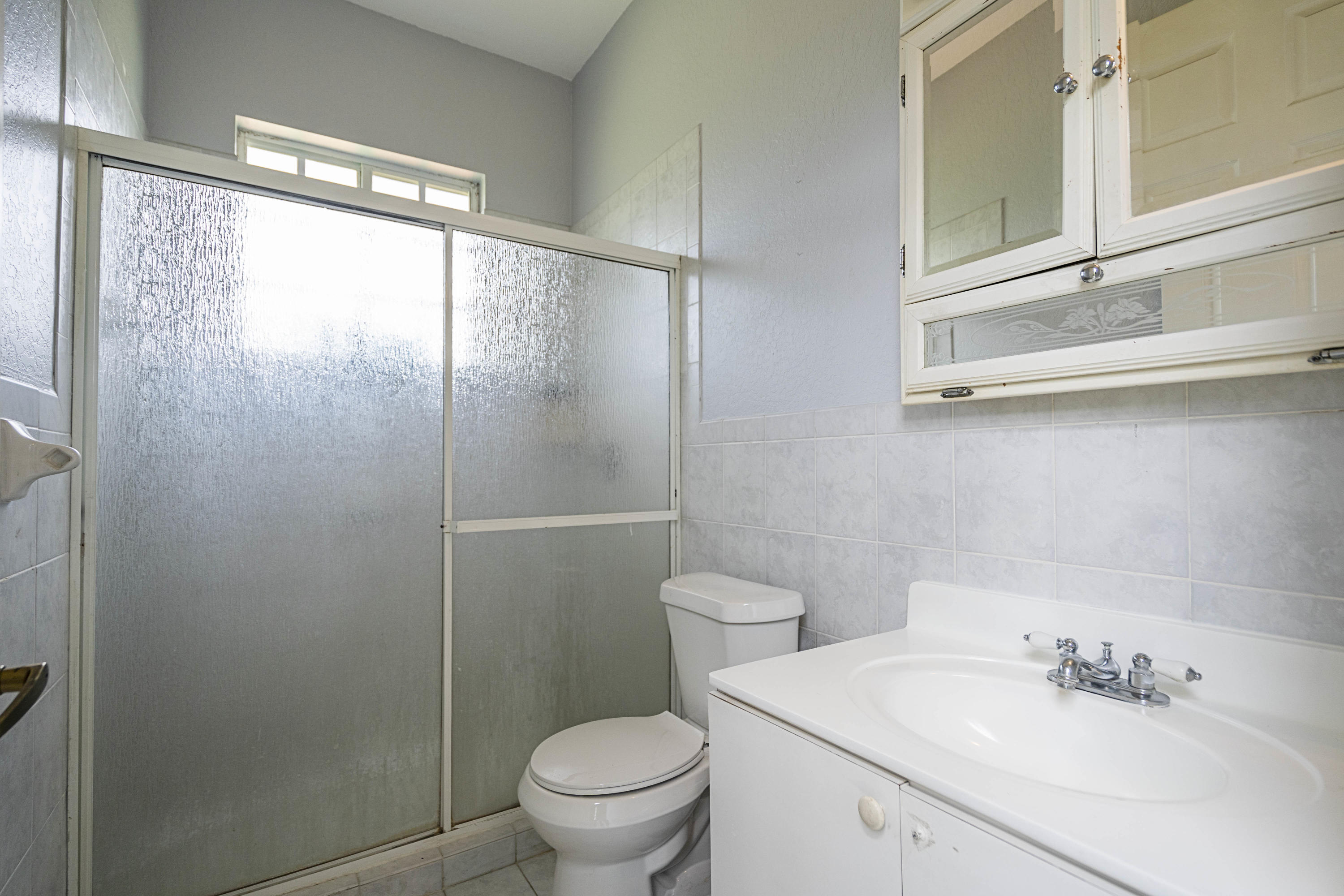 5311 Southwest 195th Terrace Southwest Ranches, FL 33332 - Photo 30 of 38 Bathroom #3