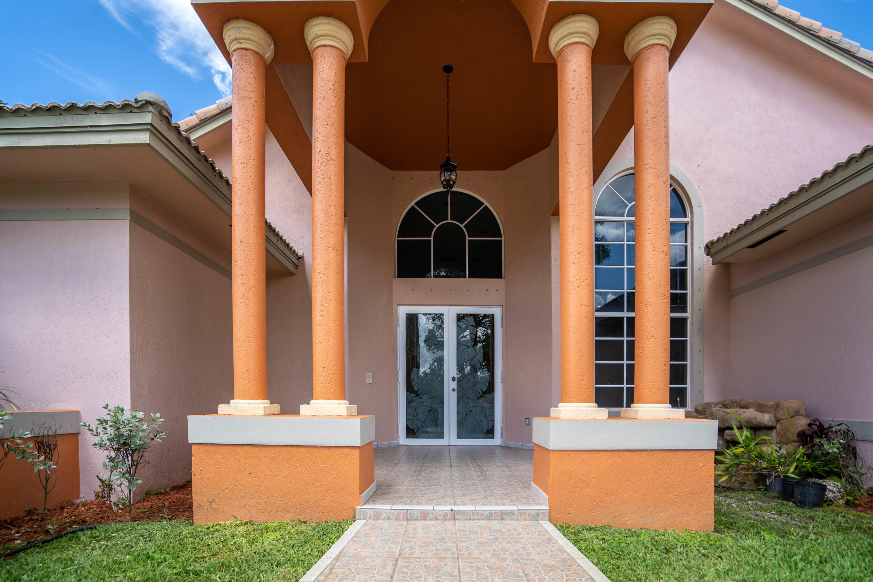 5311 Southwest 195th Terrace Southwest Ranches, FL 33332 - Photo 6 of 38 Foyer
