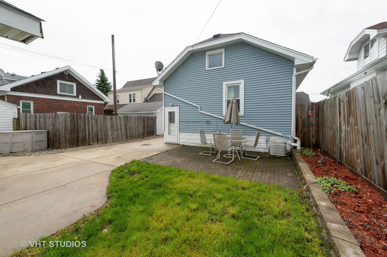2910 Bate Street Racine, WI 53403 - Photo 14 of 16