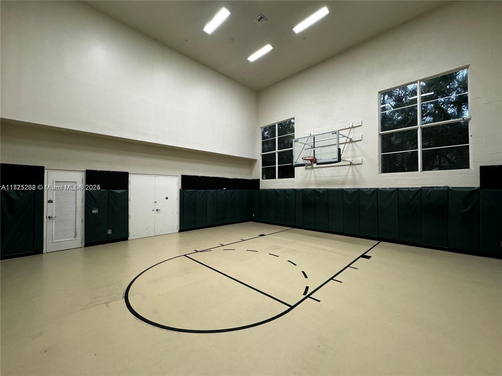 1660 Renaissance Commons Boulevard, Unit 2424 Boynton Beach, FL 33426 - Photo 50 of 57 Basketball court