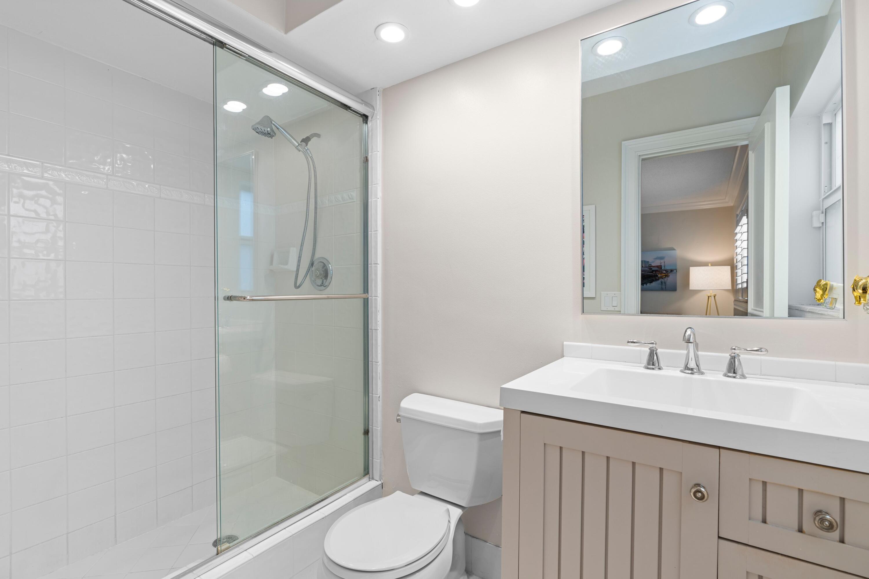 1020 Southwest 1st Street Boca Raton, FL 33486 - Photo 18 of 35 Bathroom #2