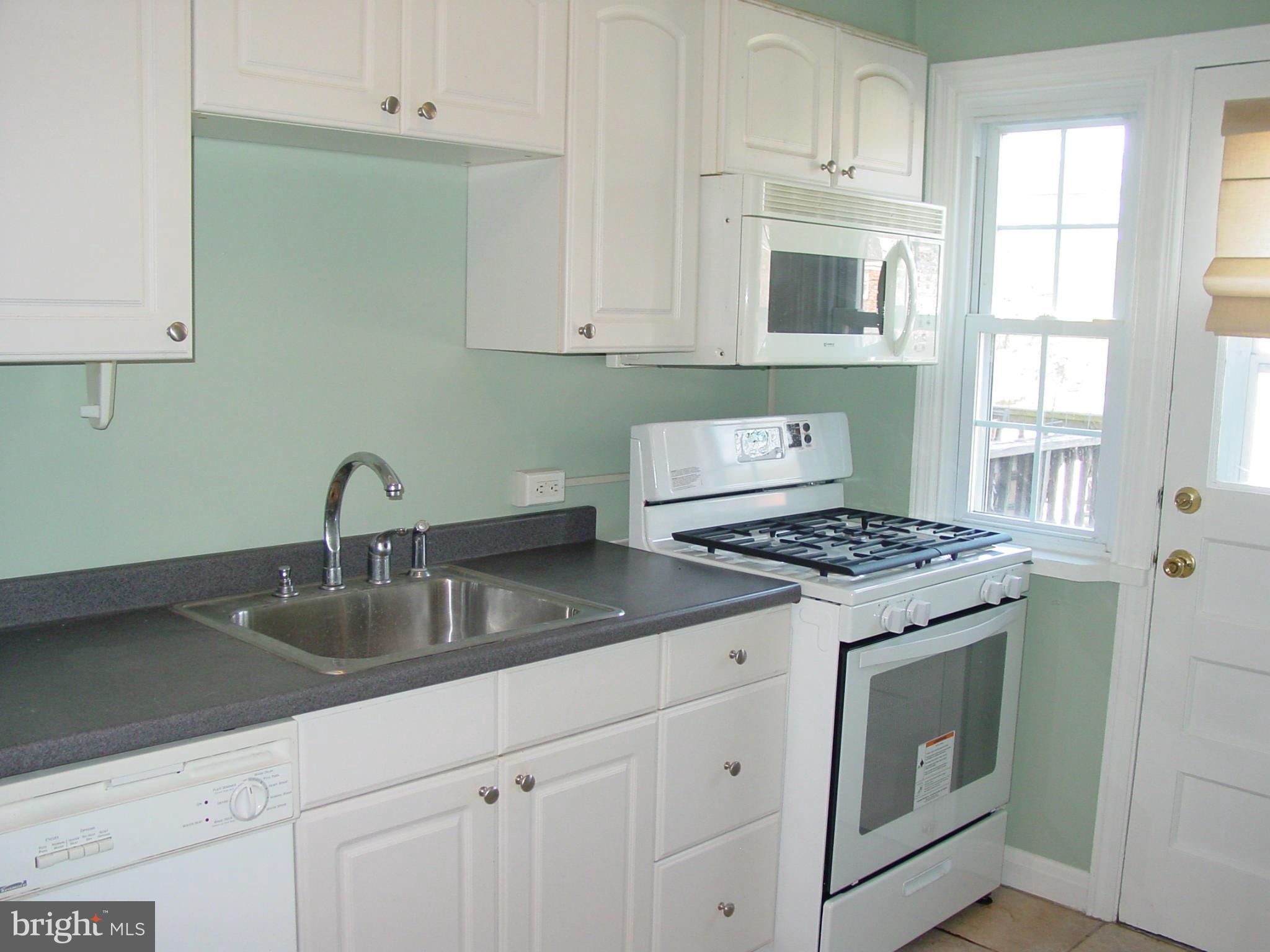 8565 Water Oak Road Baltimore, MD 21234 - Photo 5 of 14 Kitchen