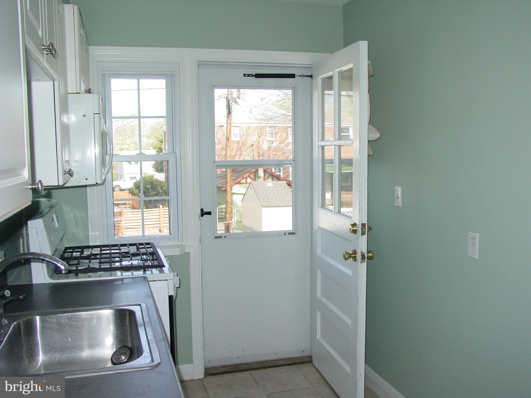 8565 Water Oak Road Baltimore, MD 21234 - Photo 7 of 14 Kitchen