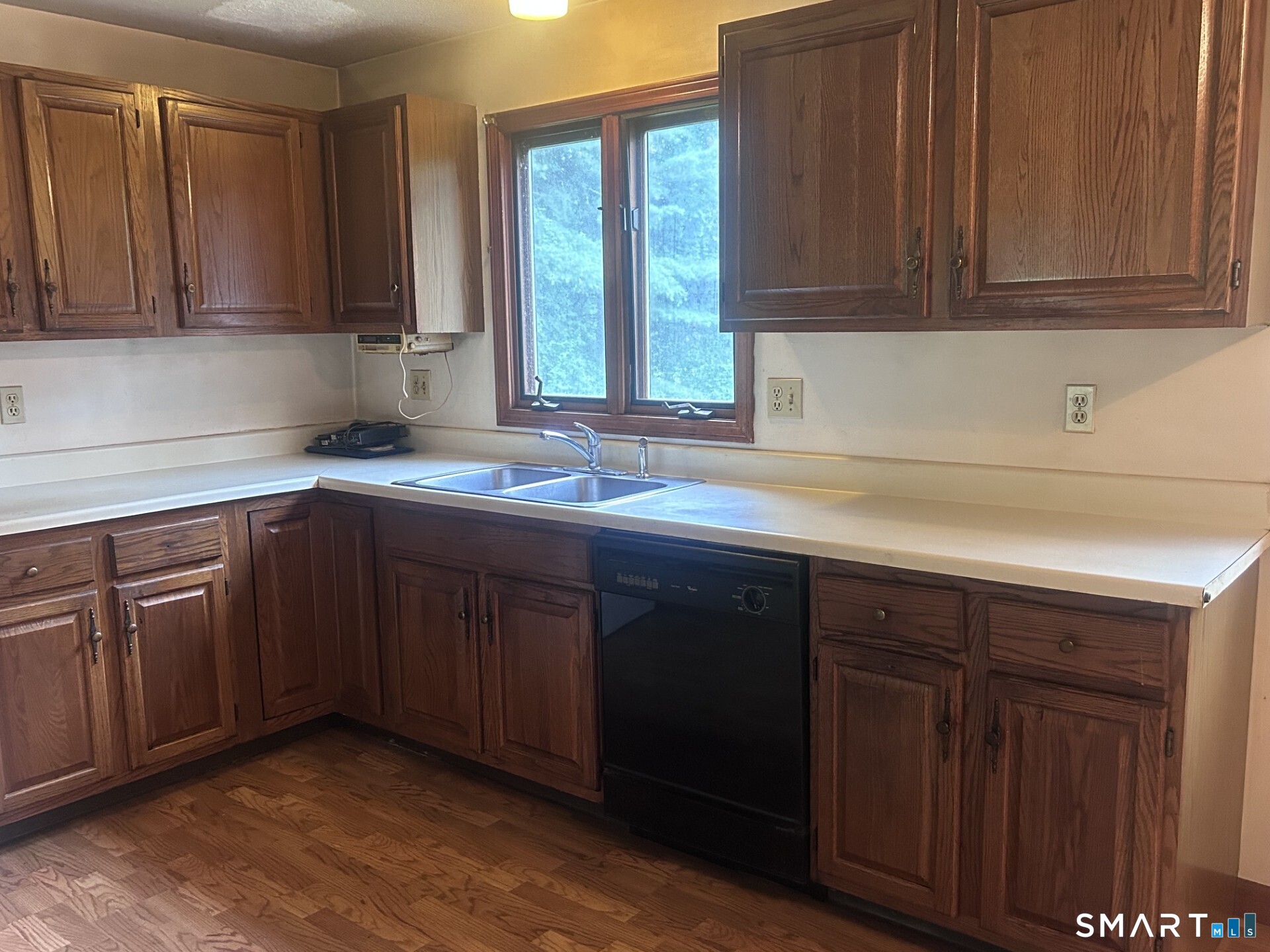 144 Rye Street East Windsor, CT 06016 - Photo 4 of 22