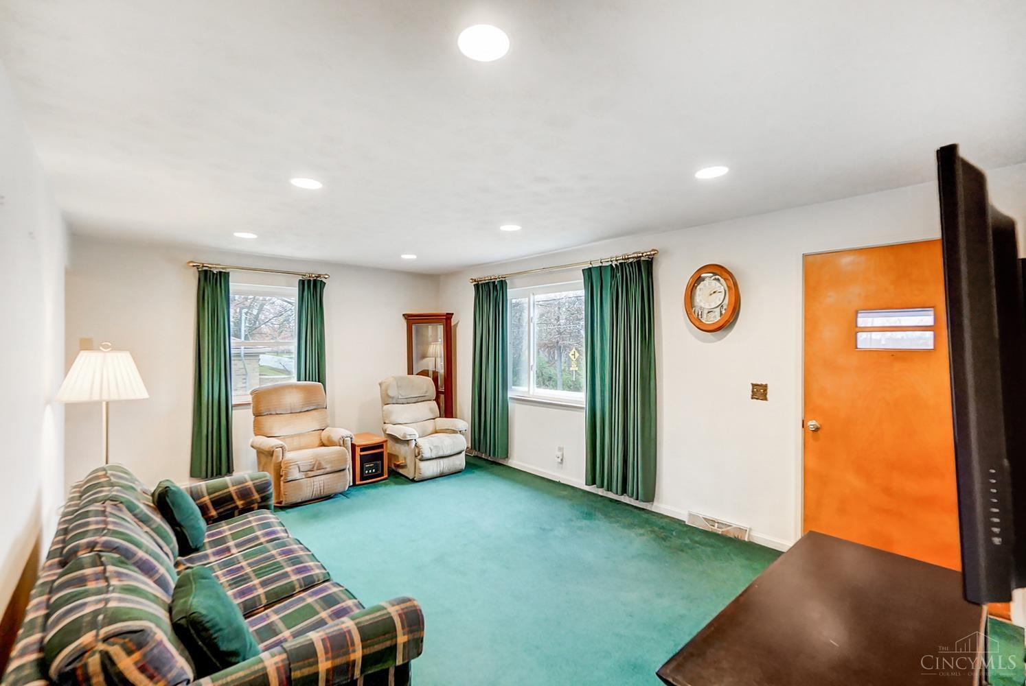 6625 Springdale Road Cincinnati, OH 45247 - Photo 3 of 17