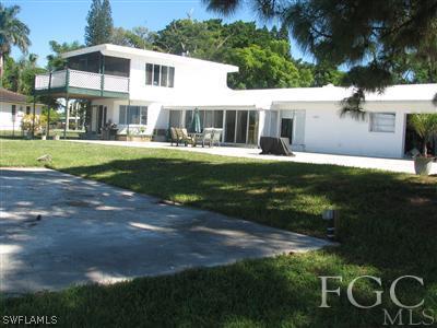 142 Riverview Road Fort Myers, FL 33905 - Photo 8 of 13 a front view of a house with a yard