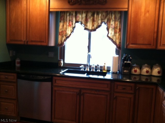 920 Hampton Ridge Drive Akron, OH 44313 - Photo 3 of 17 Gallery Image 3