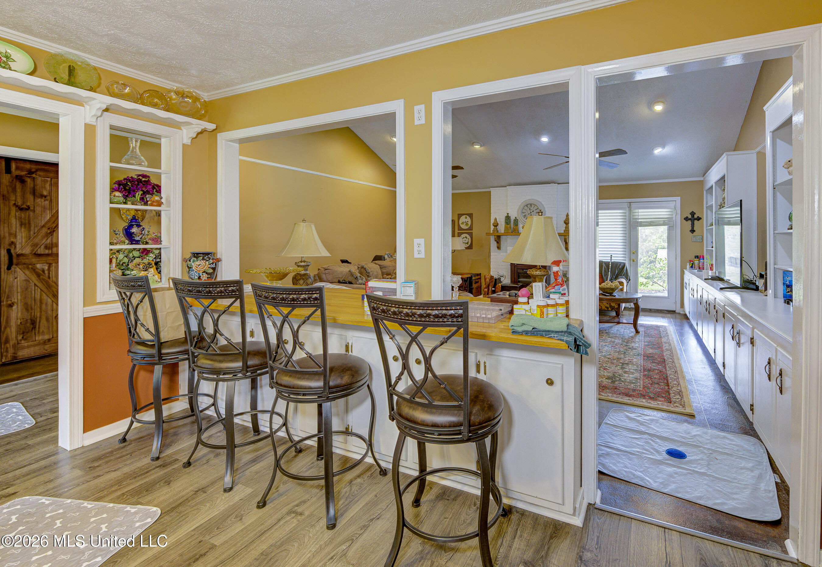444 Ridgewood Street, Unit 444 Vicksburg, MS 39180 - Photo 8 of 25 Kitchen Breakfast Bar 1