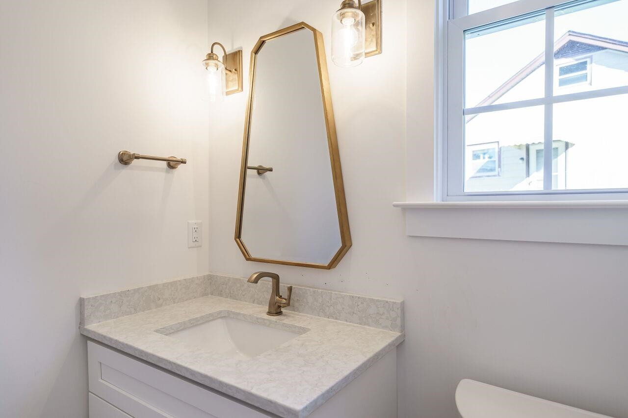 301 Georgetown Road Raleigh, NC 27608 - Photo 31 of 77 Half Bath