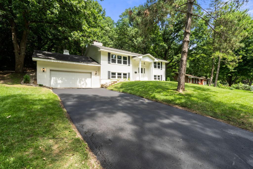 11617 Palmer Road Bloomington, MN 55437 - Photo 2 of 32
