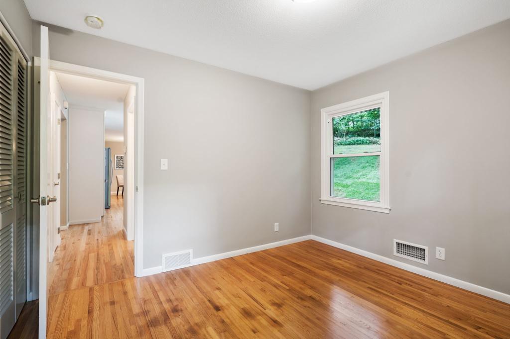 11617 Palmer Road Bloomington, MN 55437 - Photo 20 of 32