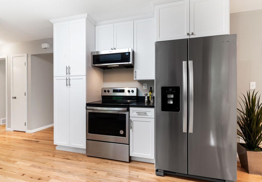 11617 Palmer Road Bloomington, MN 55437 - Photo 5 of 32