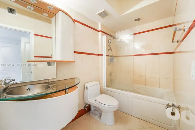 $4,200 | 110 Washington Avenue, Unit 2415, Miami Beach, FL 33139