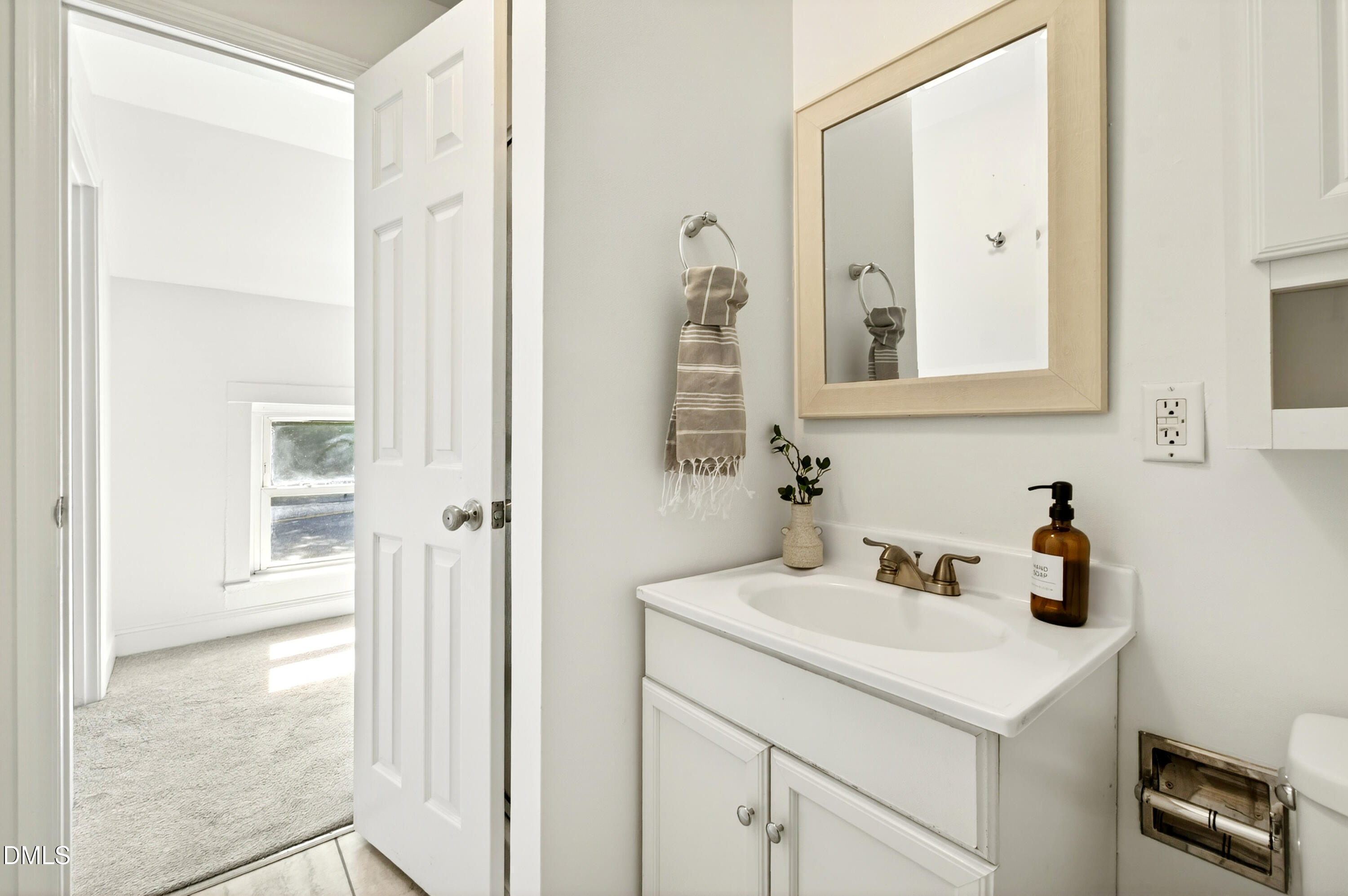 913 Washington Street Durham, NC 27701 - Photo 24 of 37 a bathroom with a sink and a mirror