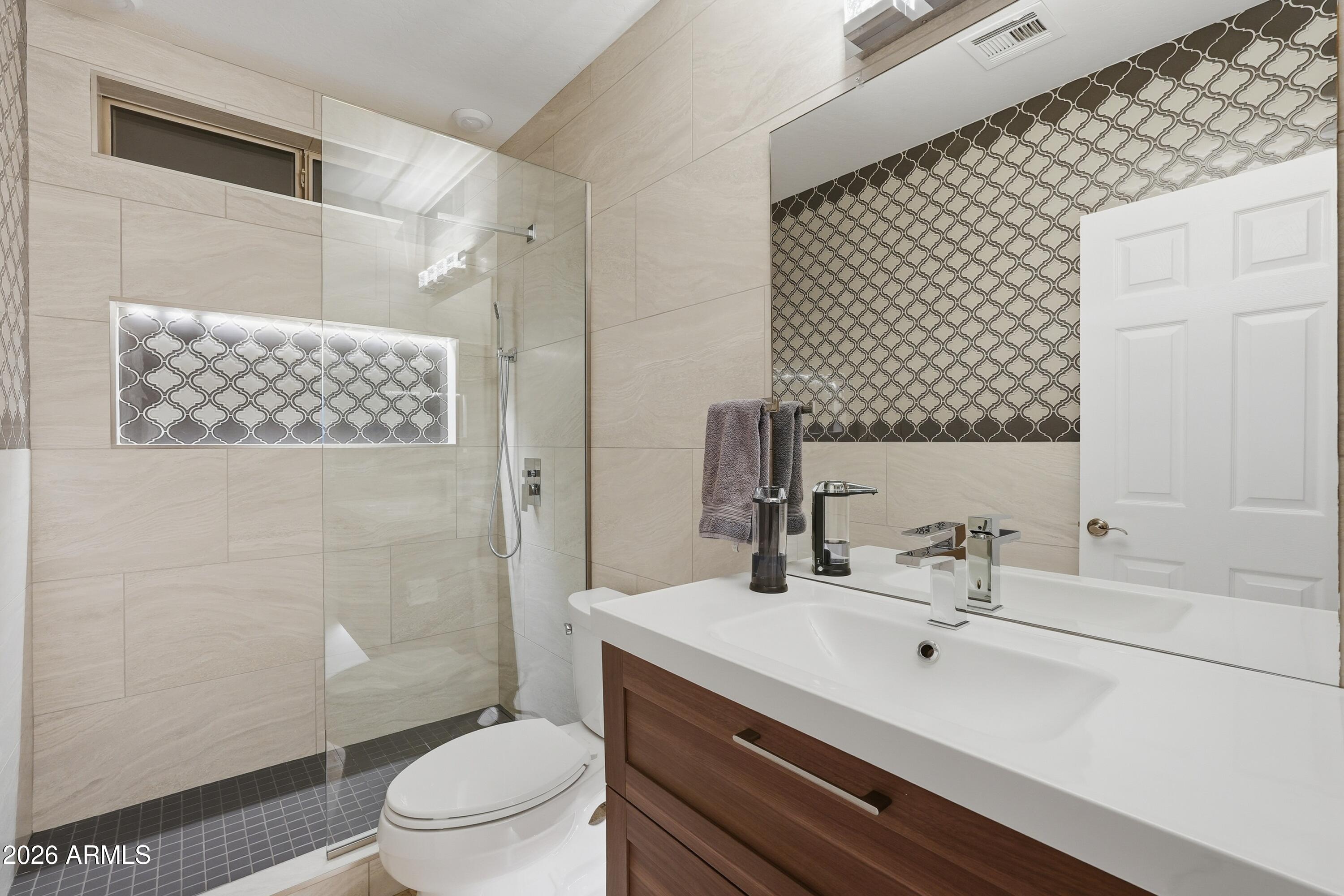 244 East Joseph Way Gilbert, AZ 85295 - Photo 18 of 50 First Floor Bath