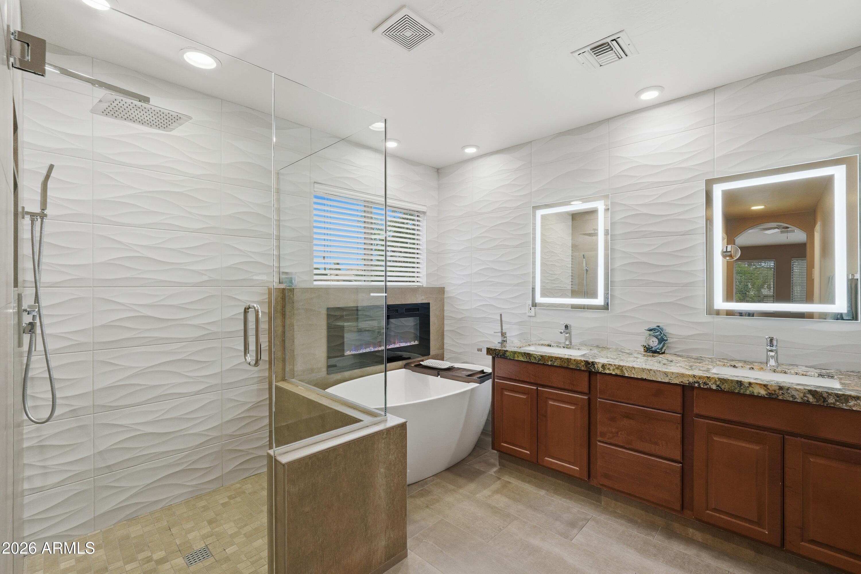 244 East Joseph Way Gilbert, AZ 85295 - Photo 5 of 50 Primary bath