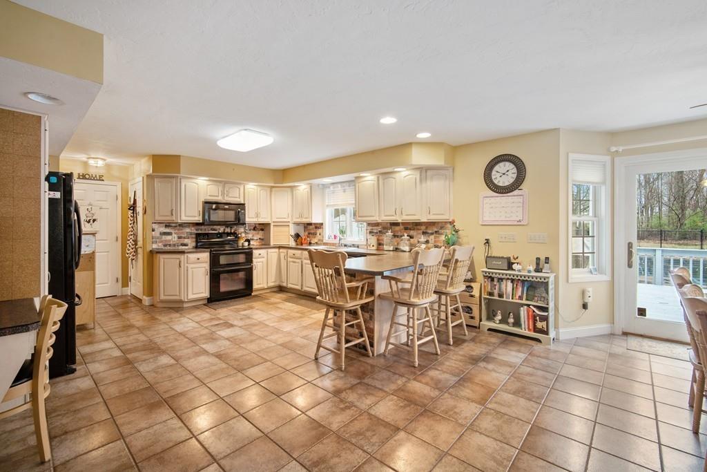 151 Stonehill Road East Longmeadow, MA 01028 - Photo 5 of 42 Gallery Image 5