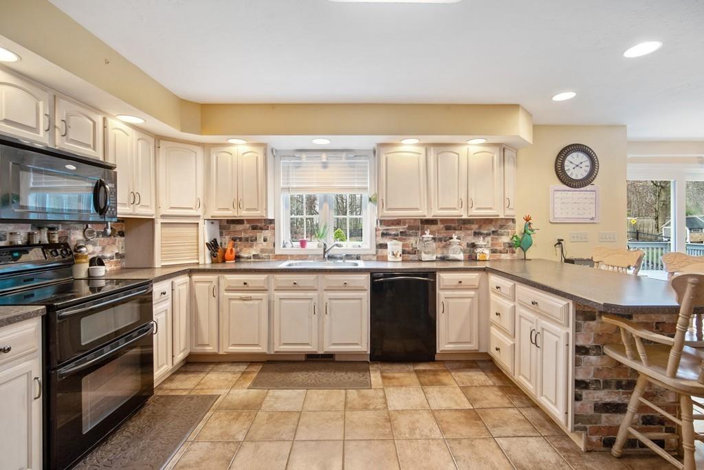 151 Stonehill Road East Longmeadow, MA 01028 - Photo 9 of 42 Gallery Image 9