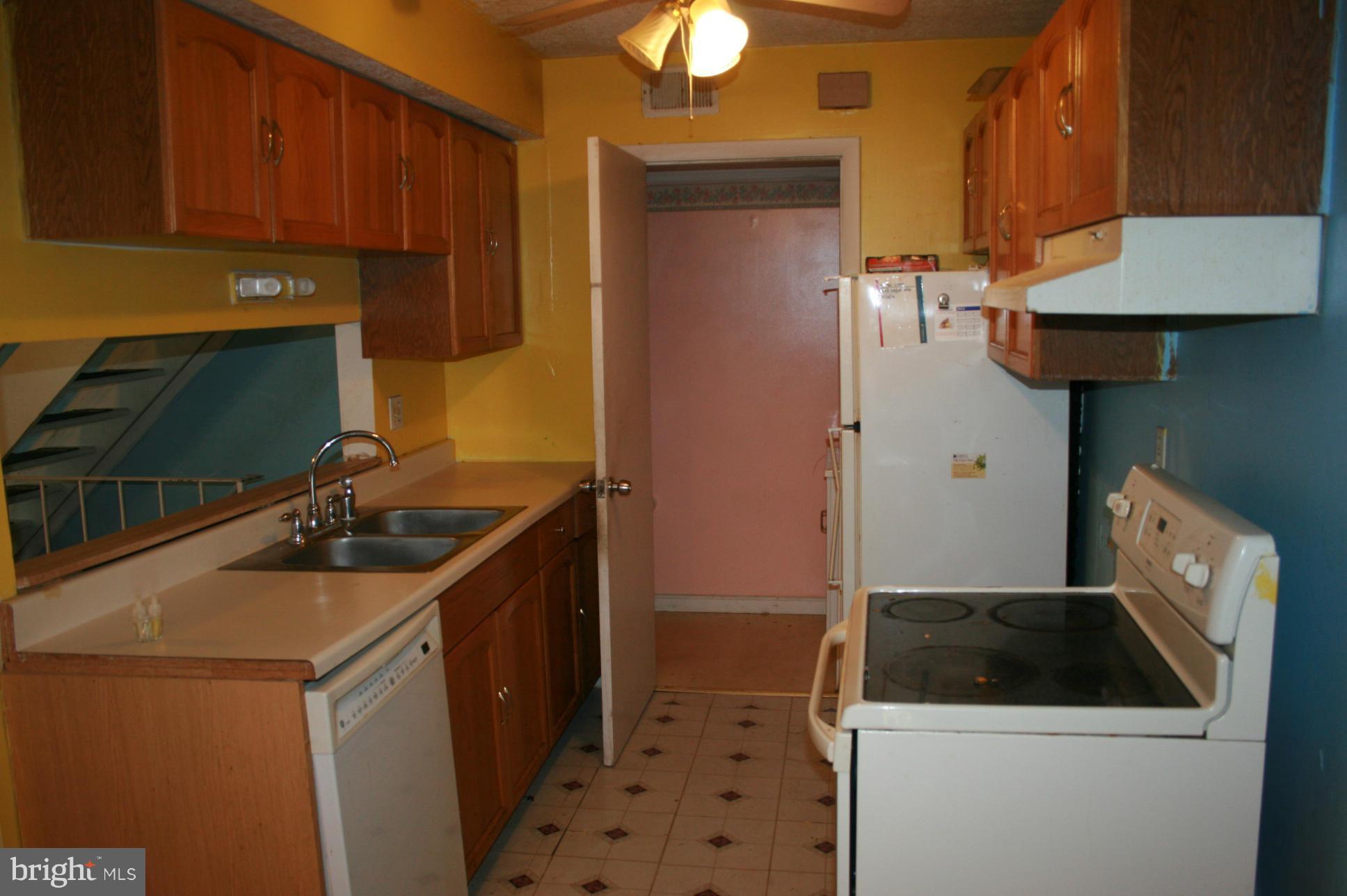 58 Ridgelawn Road, Unit B Reisterstown, MD 21136 - Photo 3 of 7 Kitchen