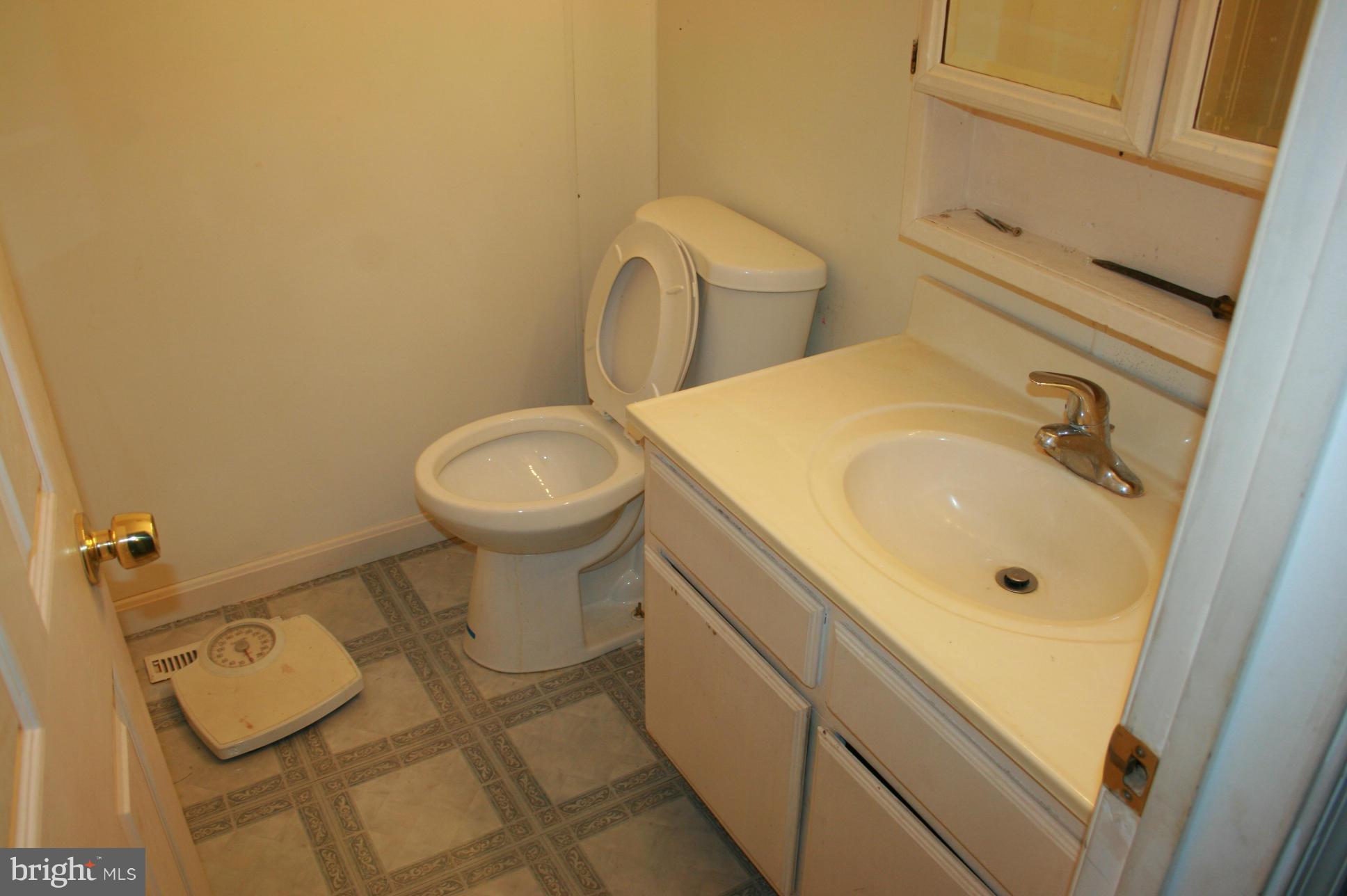 58 Ridgelawn Road, Unit B Reisterstown, MD 21136 - Photo 4 of 7 Bath