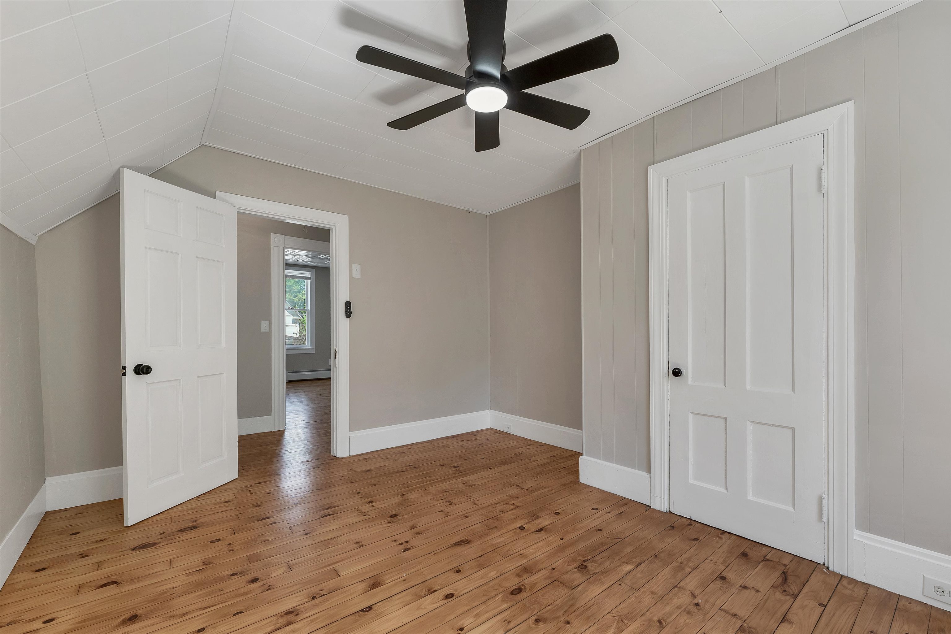11 Grove Street Derry, NH 03038 - Photo 45 of 51