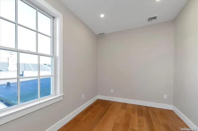 $4,600 | 108 South Street, Unit E, Oyster Bay, NY 11771