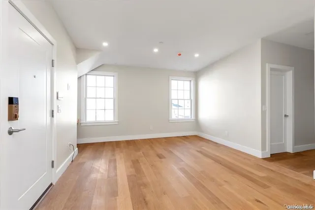 $4,600 | 108 South Street, Unit E, Oyster Bay, NY 11771