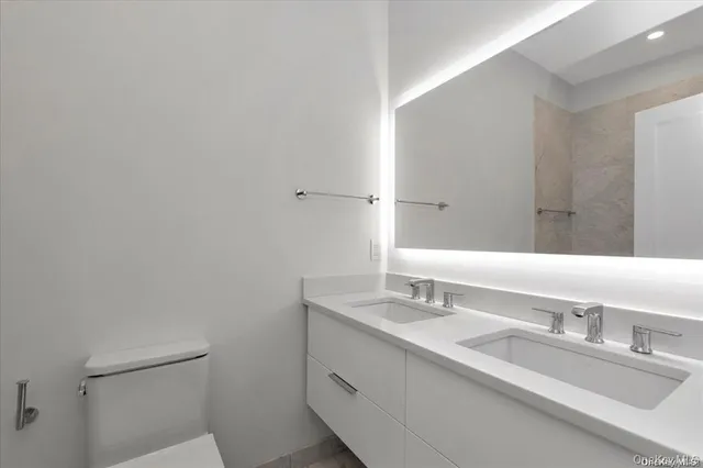 $4,600 | 108 South Street, Unit E, Oyster Bay, NY 11771