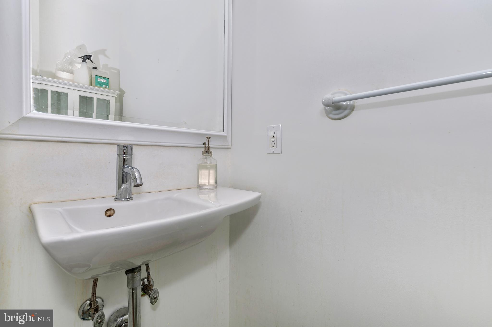 2702 Avena Street Silver Spring, MD 20902 - Photo 20 of 36 Powder Room