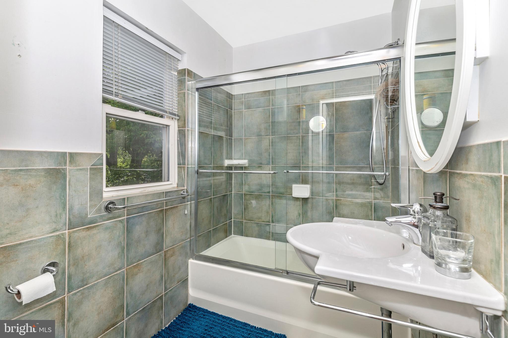 2702 Avena Street Silver Spring, MD 20902 - Photo 4 of 36 Full Bath