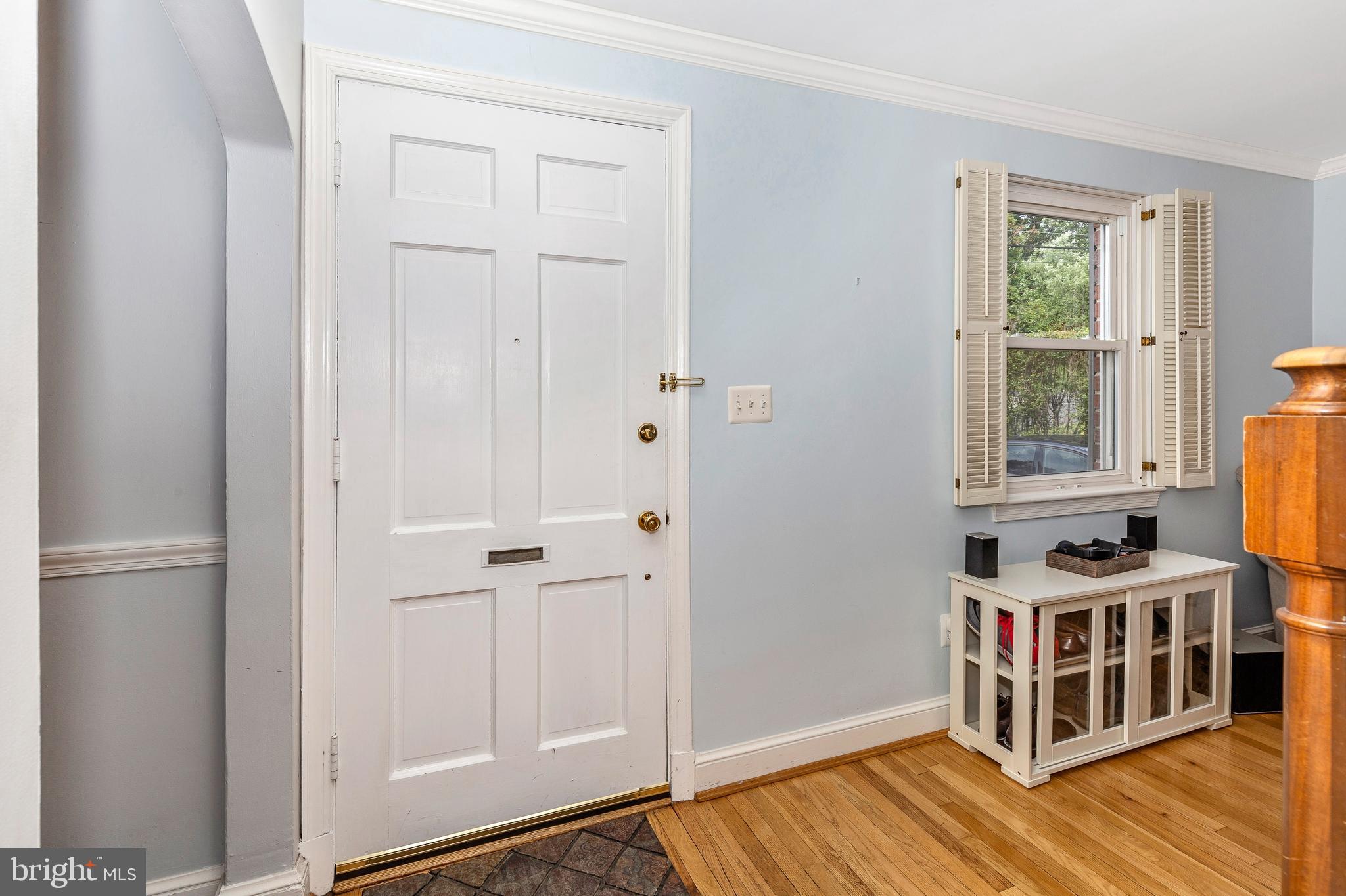 2702 Avena Street Silver Spring, MD 20902 - Photo 8 of 36 Foyer