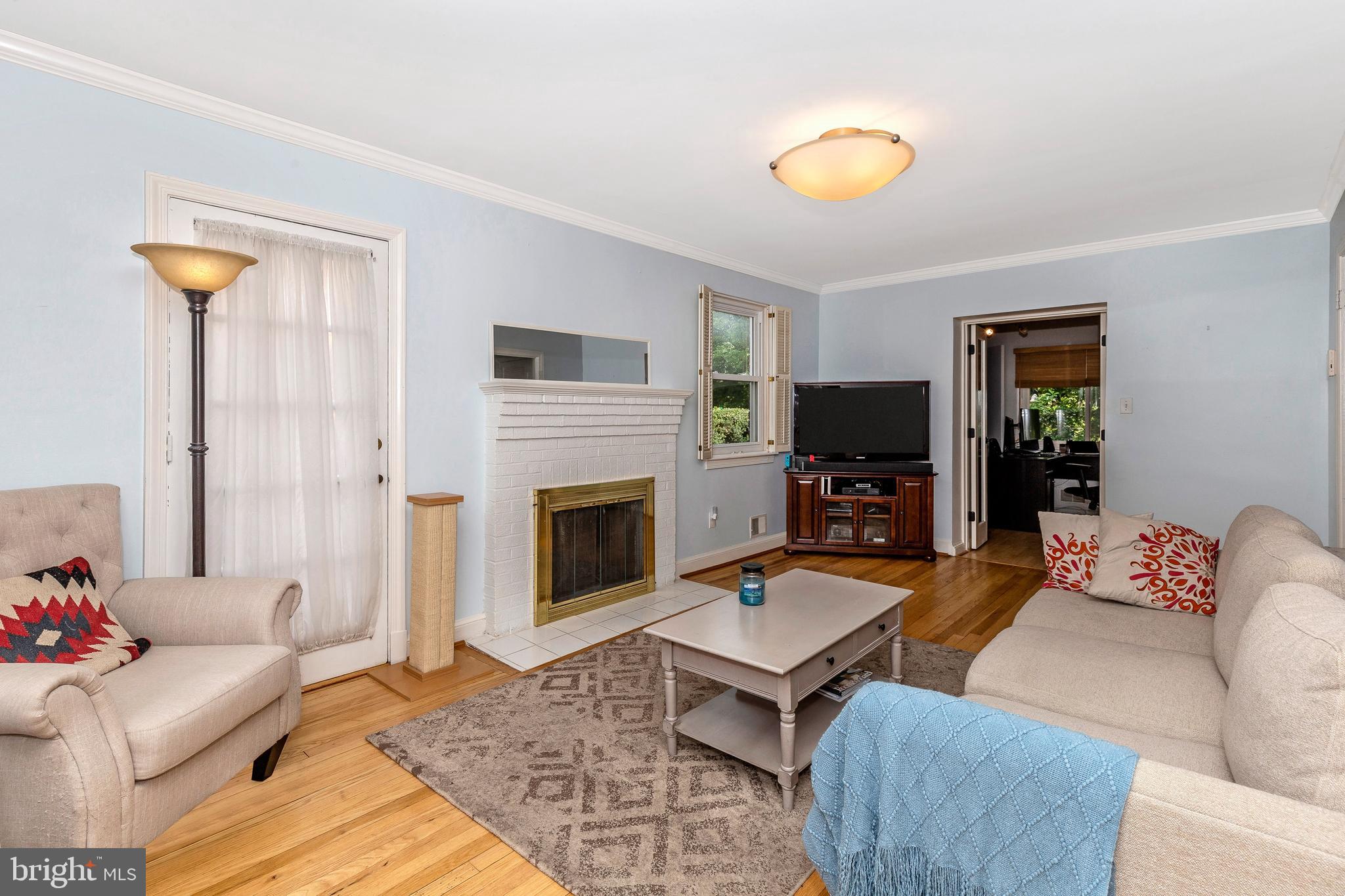 2702 Avena Street Silver Spring, MD 20902 - Photo 10 of 36 Living Room