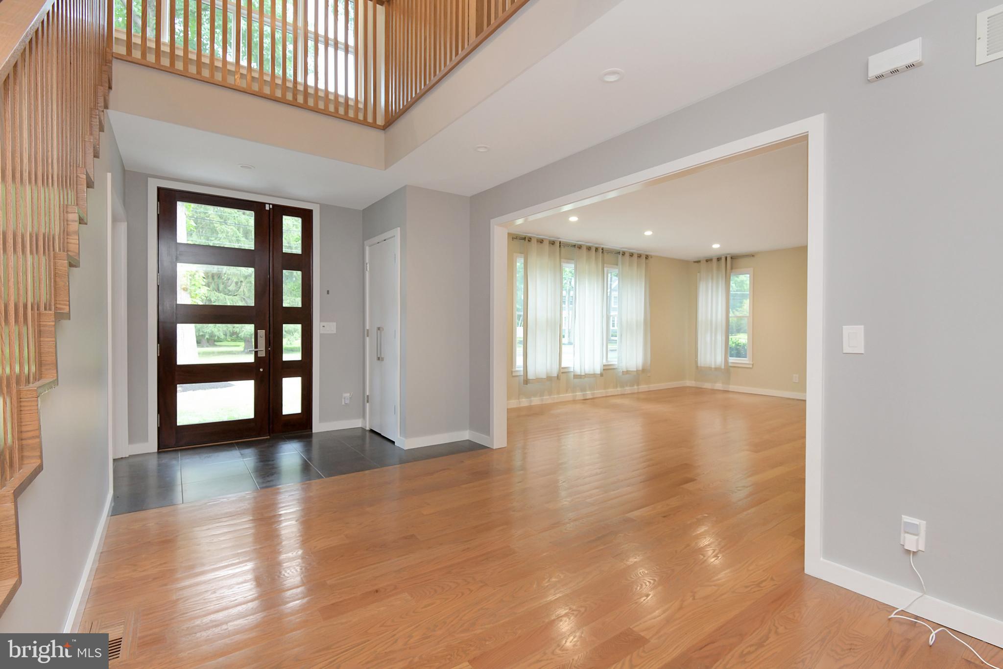 160 Sycamore Road Princeton, NJ 08540 - Photo 2 of 34 Entrance Foyer to Living Room