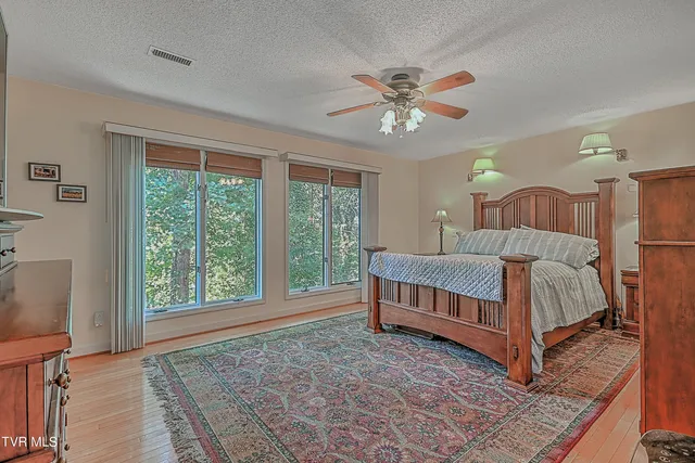 $740,000 | 230 Charlie Avenue, Piney Flats, TN 37686