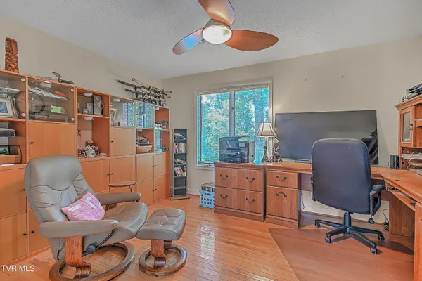 $740,000 | 230 Charlie Avenue, Piney Flats, TN 37686